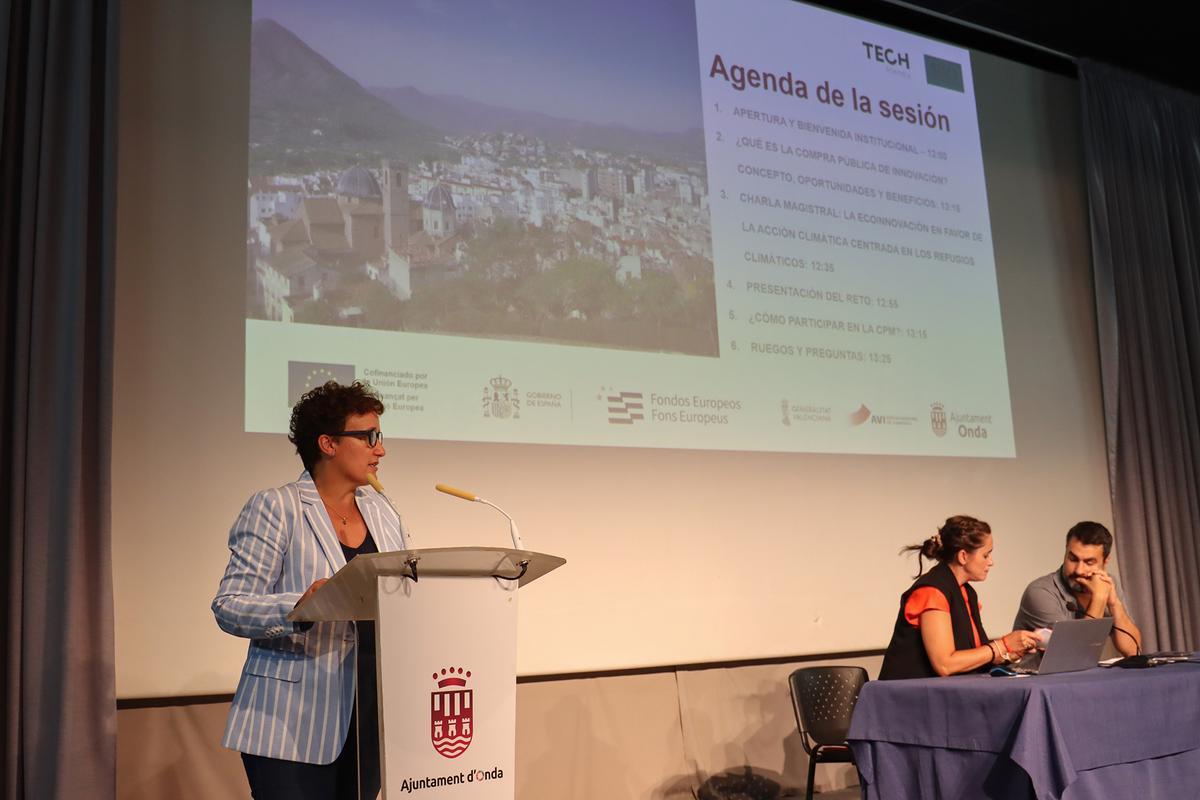 La alcaldesa de Onda ha presentado este lunes el proyecto del &quot;Refugio Climático Saludable, Sostenible y Conectado&quot; en la Plaza España.
