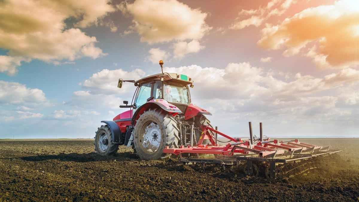 Las ayudas permiten a los agricultores renovar la maquinaria de sus explotaciones.