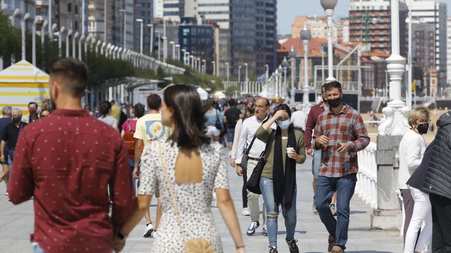 La mascarilla sobrevive al final de las restricciones en Asturias: estos son los lugares en los que hay que seguir llevándola