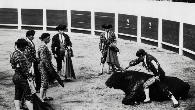 Templaito en la corrida inaugural de la Plaza de Toros (1906).