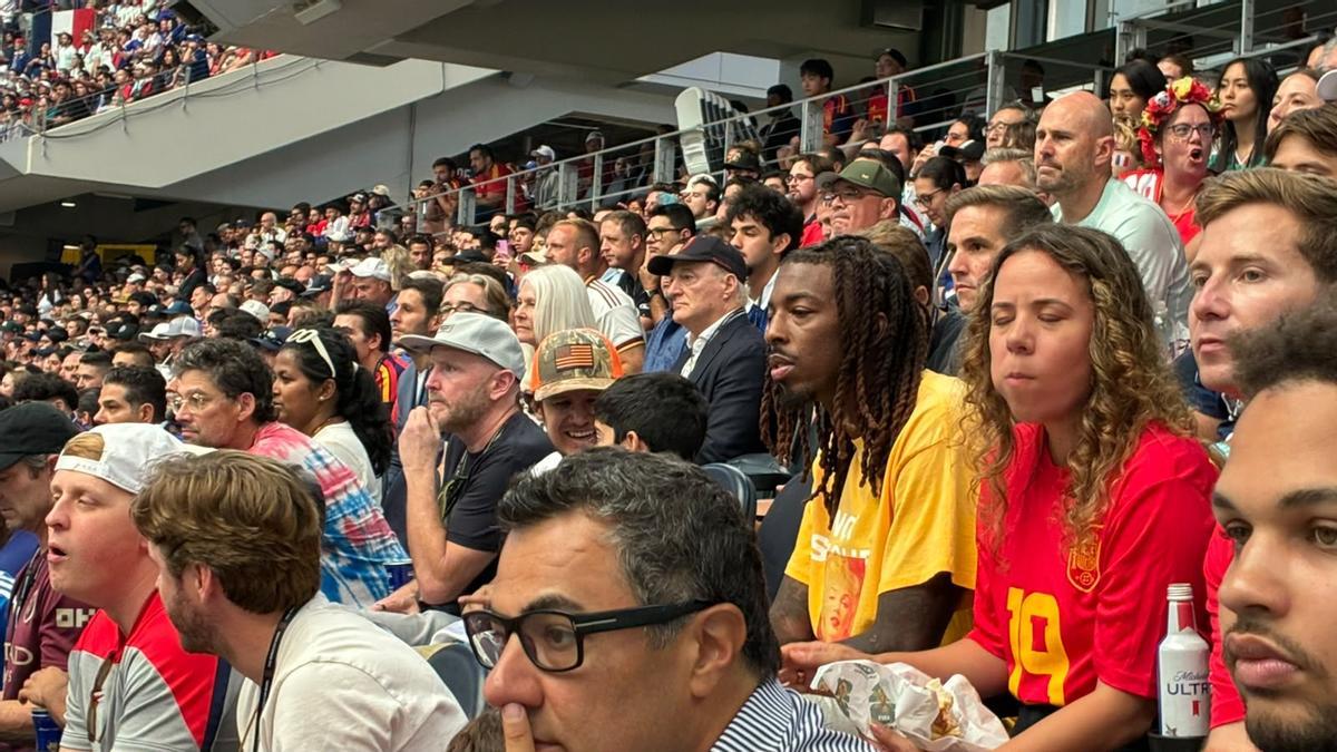 Kohlberg siguió el partido desde las gradas del Estadio Dallas