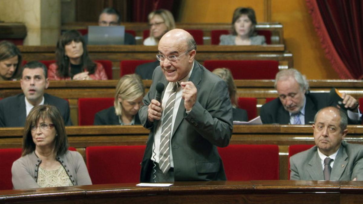 El 'conseller' de Salut, Boi Ruiz, durante su intervención en la sesión de control al Govern, este miércoles, en el Parlament.