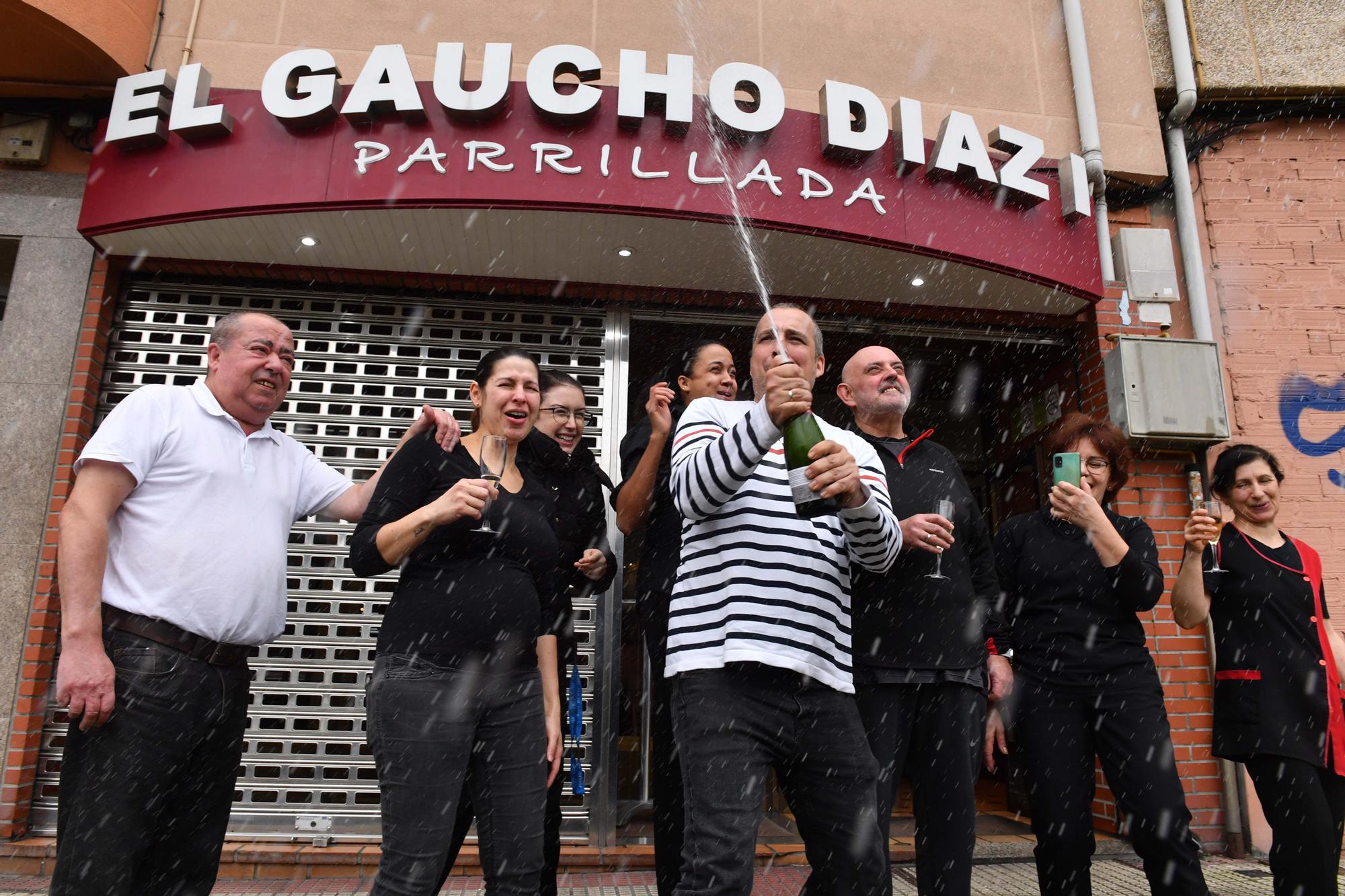 El Gordo cae en A Coruña: El primer premio de la Lotería de Navidad deja 180 millones entre la calle Barcelona y El Gaucho I