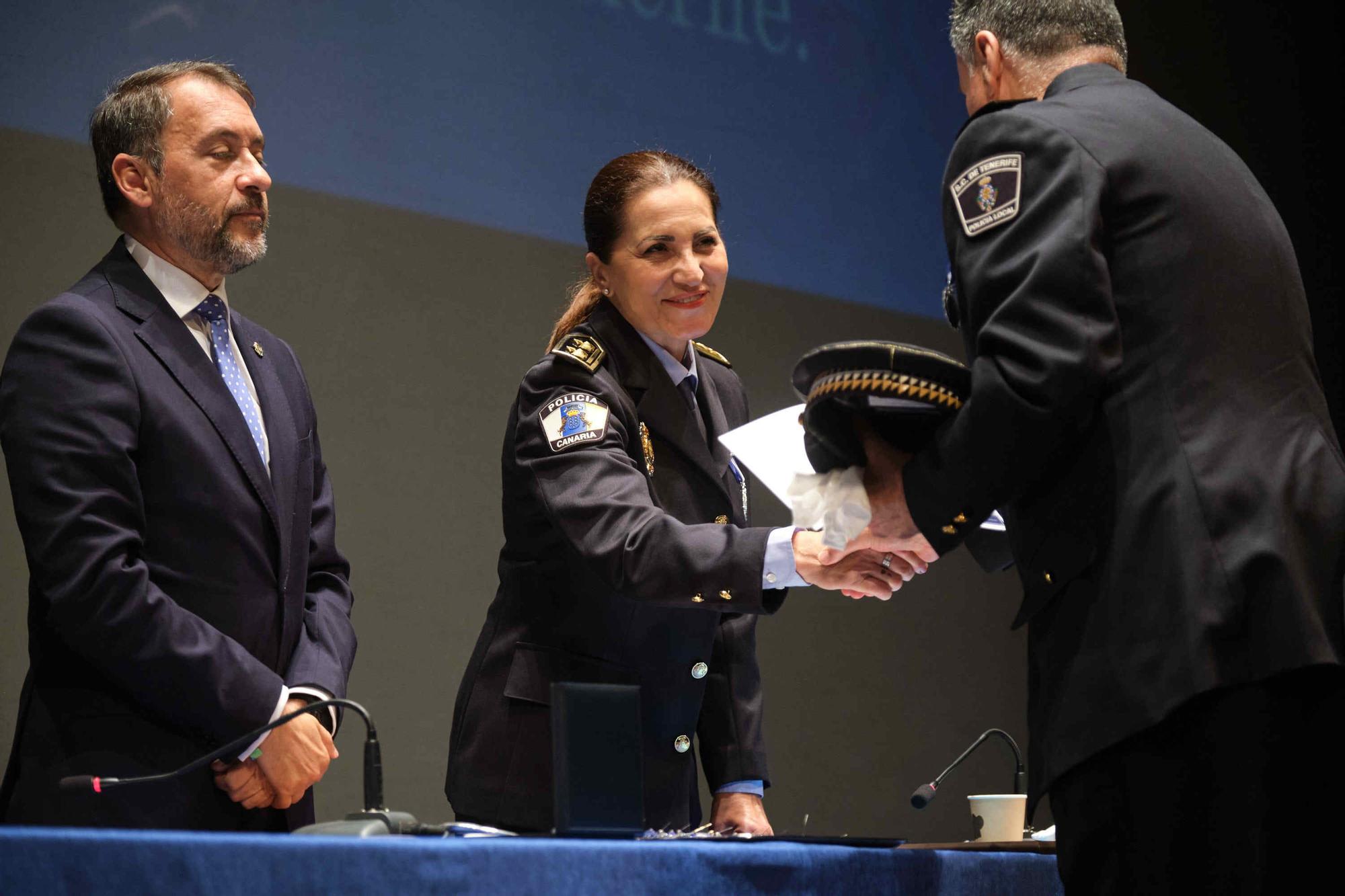 Día de la Policía, con homenajes a agentes y vecinos de Santa Cruz