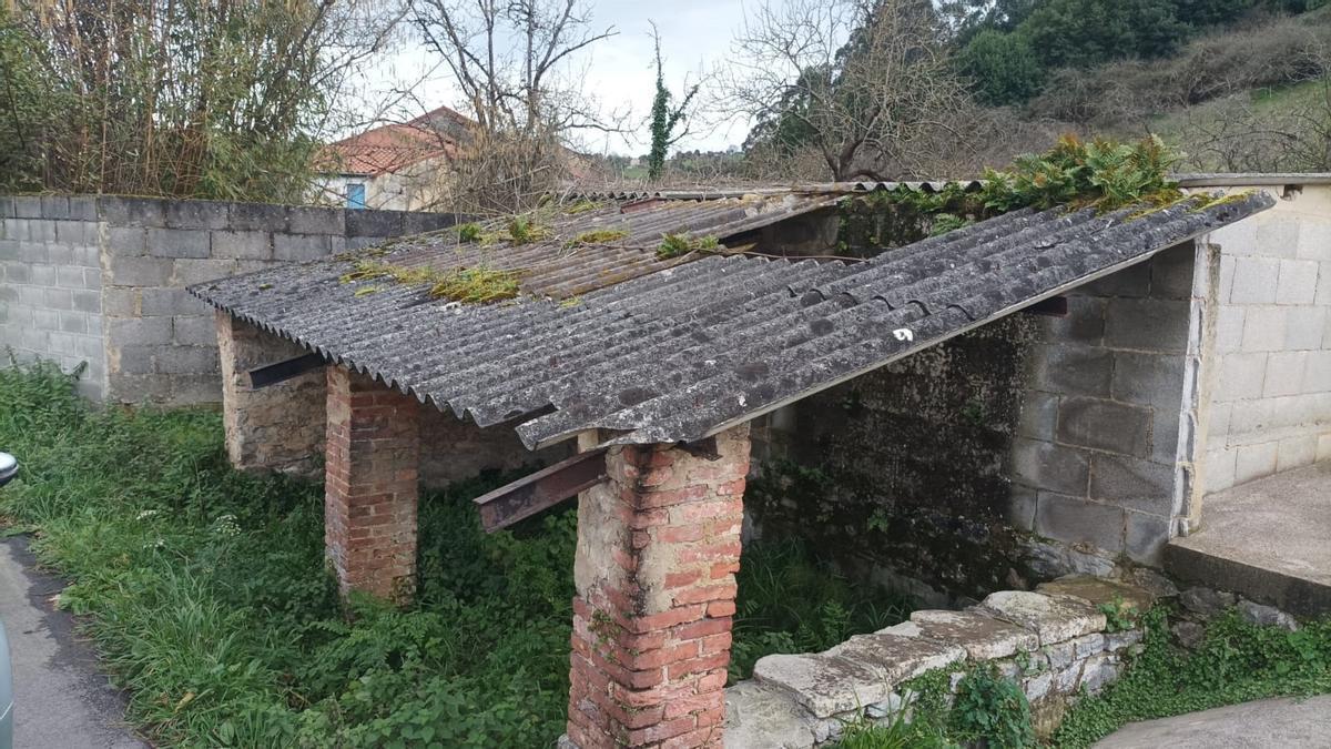 Una de las fincas incluidas en el plan de retirada de amianto de Medio Ambiente.