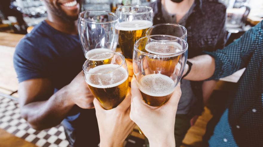 El estudio concluye que el consumo moderado de alcohol daña el cerebro
