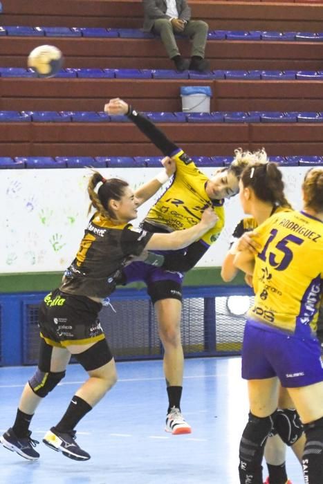 26-02-20 DEPORTES. PABELLON DE LAS REMUDAS. BARRIO DE LAS REMUDAS. TELDE. Partido de balonmano femenino entre el Remudas Rocasa y el Guardés disputado en Pabelloon Antonio Moreno del barrio teldense de Las Remudas.    Fotos: Juan Castro.  | 26/02/2020 | Fotógrafo: Juan Carlos Castro