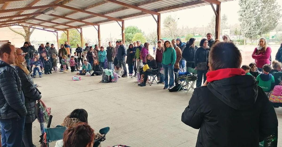 Está previsto que cerca de 200 personas, entre padres y alumnos, se encierren esta noche en las inmediaciones del colegio.