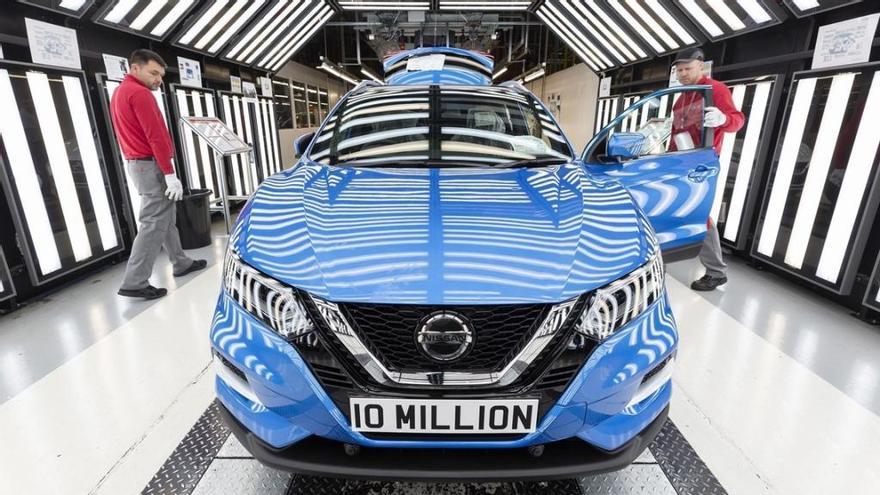 Nissan mira a Inglaterra mientras medita sobre Europa