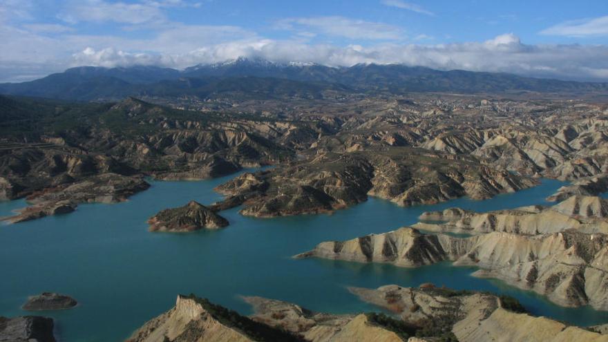 Vista del embalse en el paraje de Gebas, en Alhama de Murcia, una zona muy castigada por la erosión.