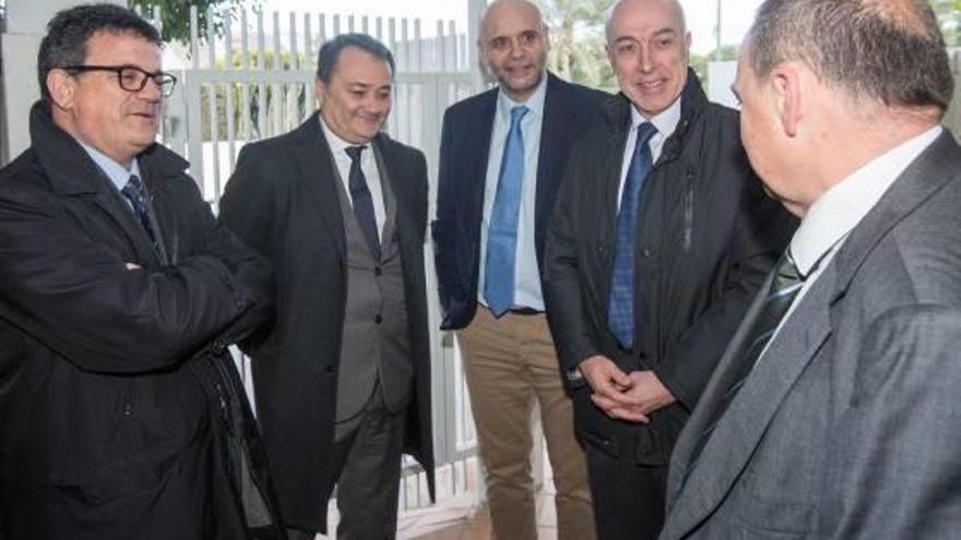 El director del Club INFORMACIÓN, Toni Cabot, el candidato del PSPV a la Alcaldía, Francesc Sanguino, el consejero delegado de Prensa Ibérica Juan A. López Ruiz de Zuazo y el director general de Contenidos de INFORMACIÓN, Juan R. Gil.