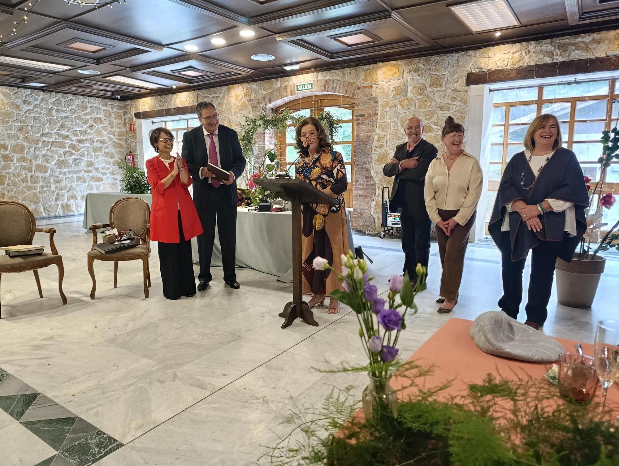 Emotivo y multitudinario homenaje a los sanitarios de Villabona
