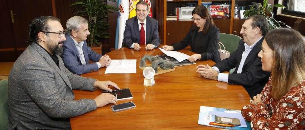 La reunión ayer entre Conxemar y el Concello de Vigo. // Alba Villar