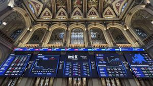 El IBEX 35 reduce las pérdidas a un leve 0,13 % pese al desplome que adelanta Wall Street