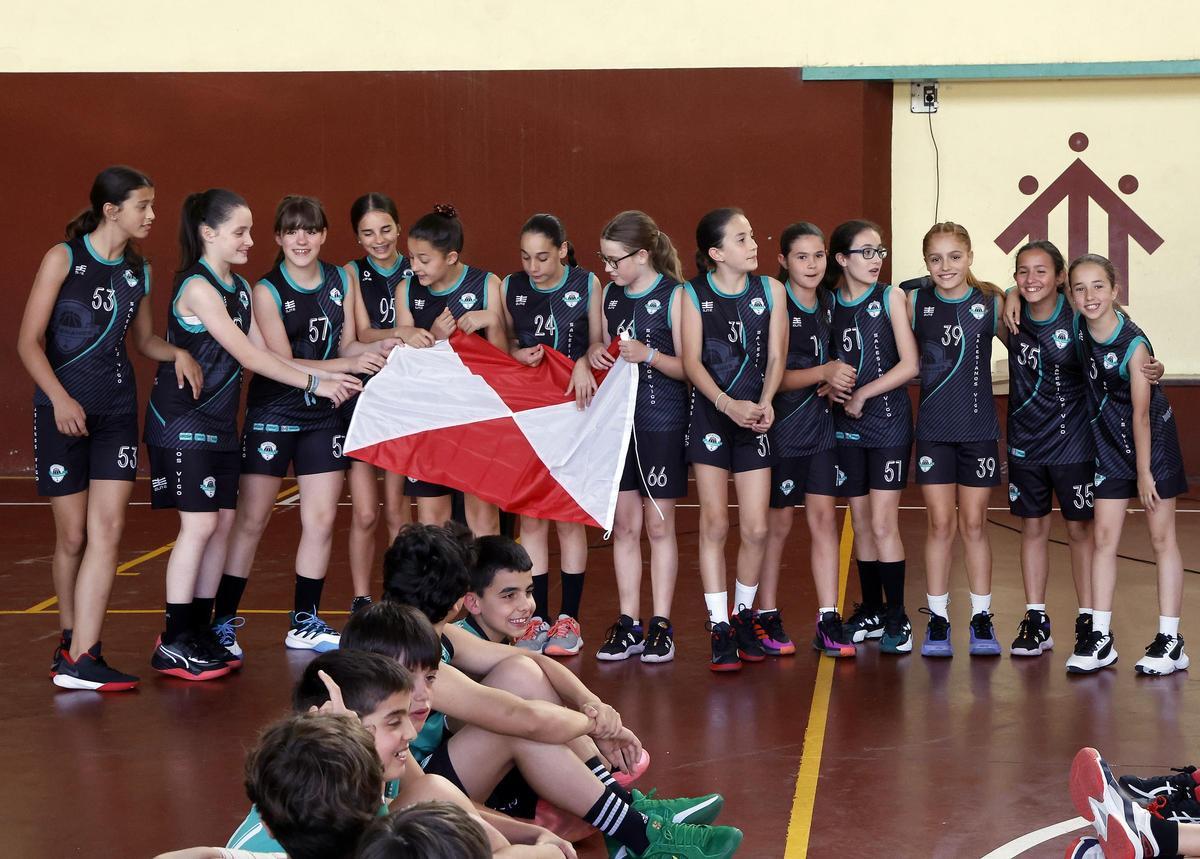 Equipo de baloncesto femenino Alevín A del Salesianos