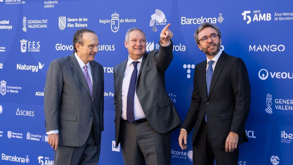 Jordi Hereu, ministro de Industria y Turismo, -en el centro- en el Foro del Mediterráneo del grupo Prensa Ibérica.