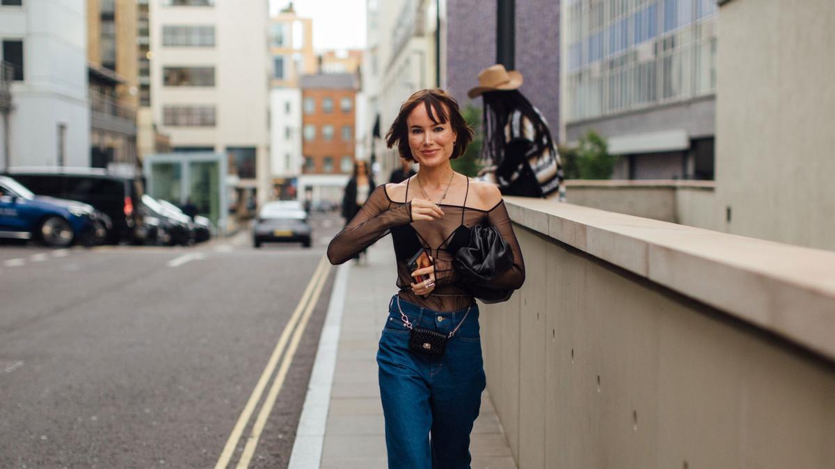 De la 'blazer' de lentejuelas al vestido transparente: 6 prendas tendencia con las que triunfar esta Navidad