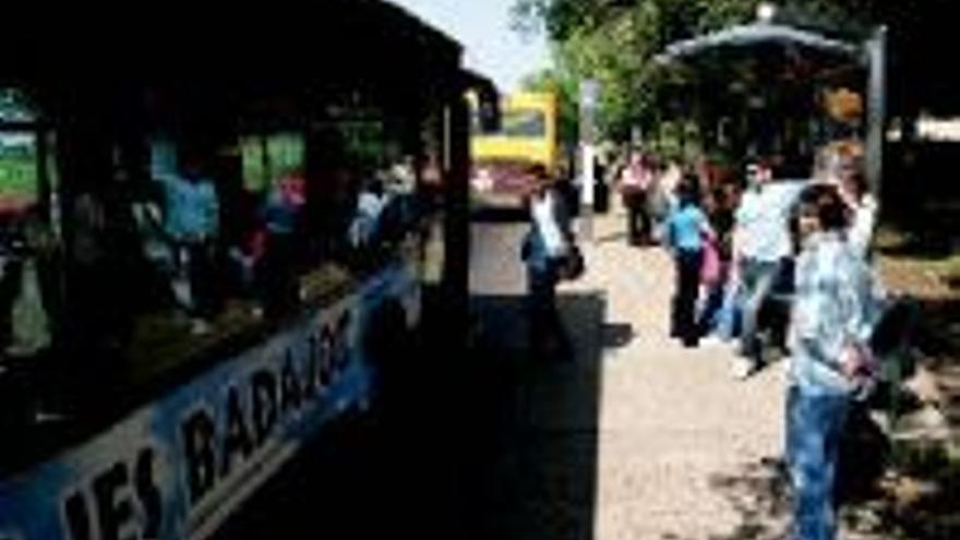 El transporte urbano pierde viajeros en las líneas con destino a la universidad