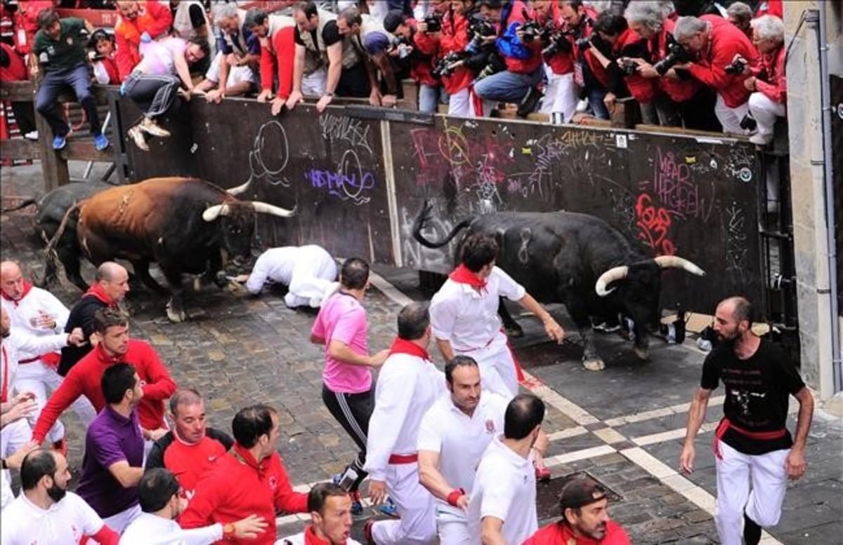 dcaminal34683187 participants run ahead of nunez del cubillo s fighting bulls160713114427
