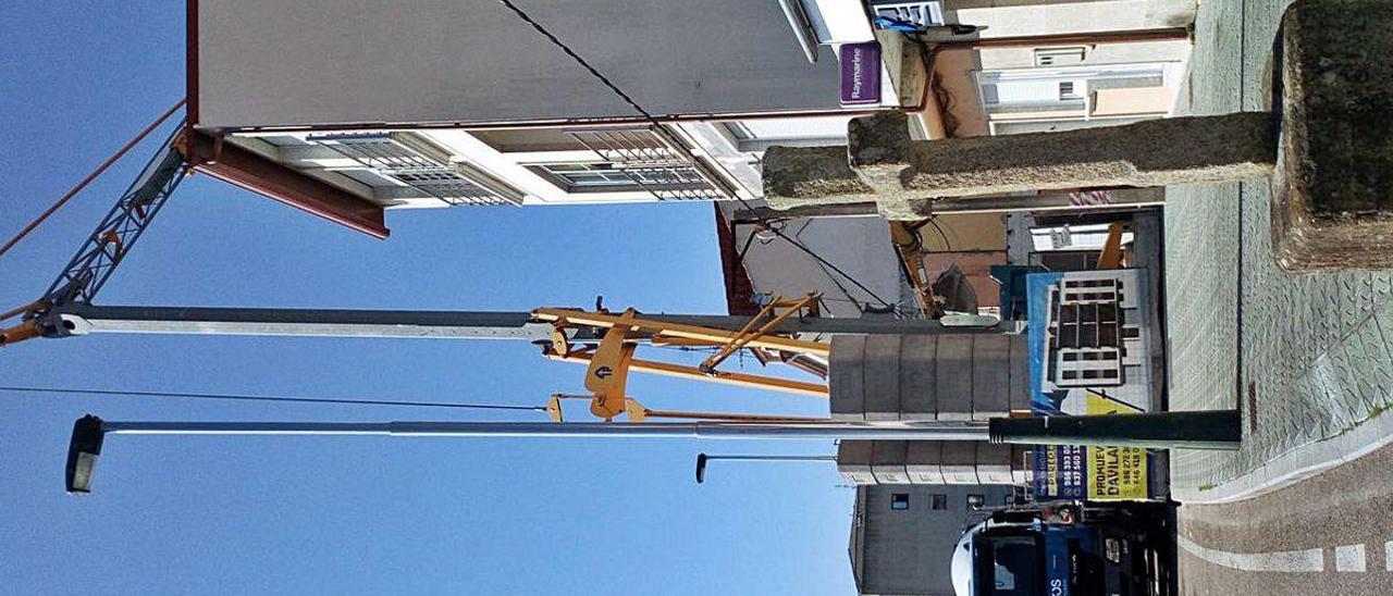 Obras en el solar de O Con, en el frente marítimo de Moaña, en donde se construye un edificio de 14 viviendas.