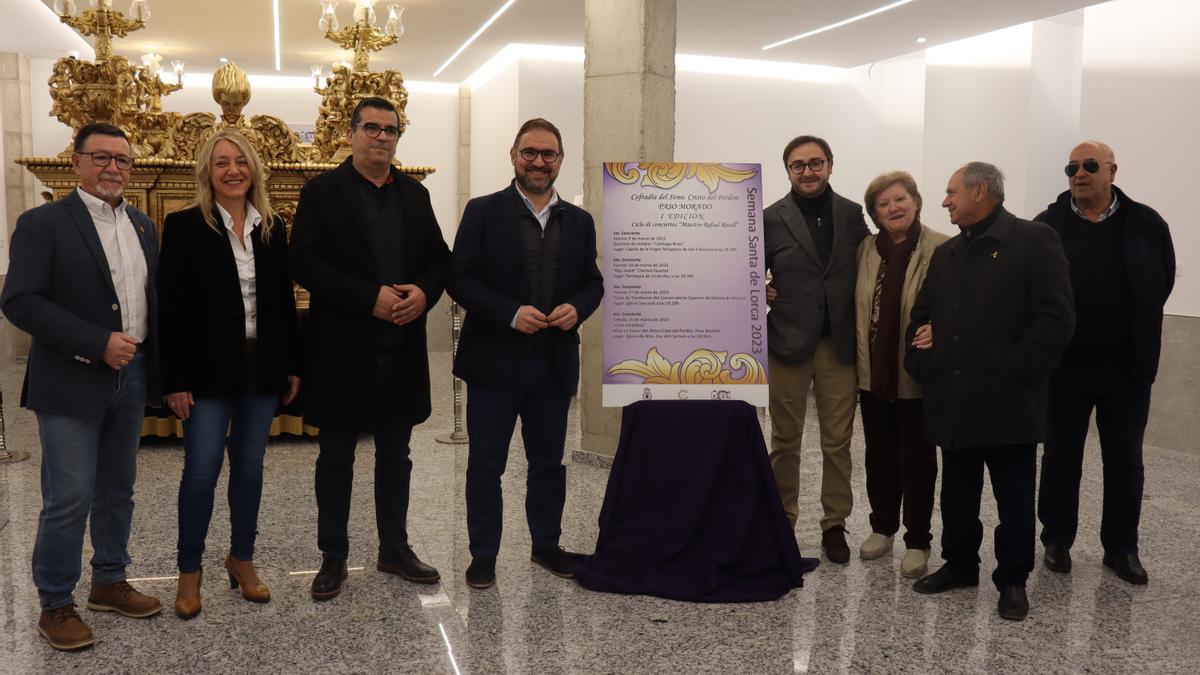 María Ángeles Mazuecos, Ángel Latorre, Diego José Mateos, Isidro Abellán y Tomasa Lorente, centro, durante la presentación del ciclo de conciertos, este jueves.