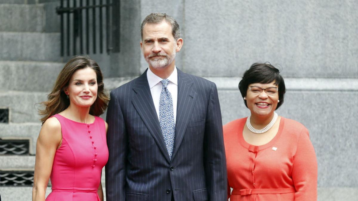 Los Reyes de España junto a la alcaldesa de Nueva Orleans, LaToya Cantrell