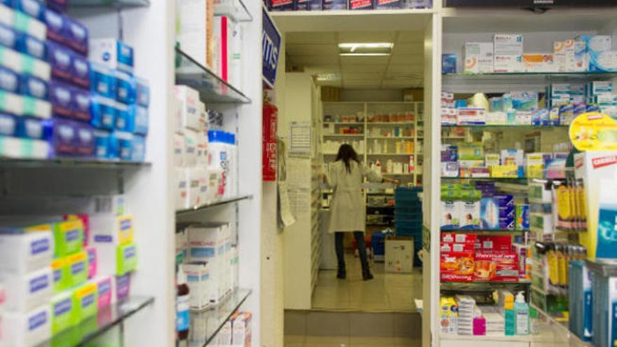 Las farmacias canarias tienen ya mascarillas para dispensar a la población