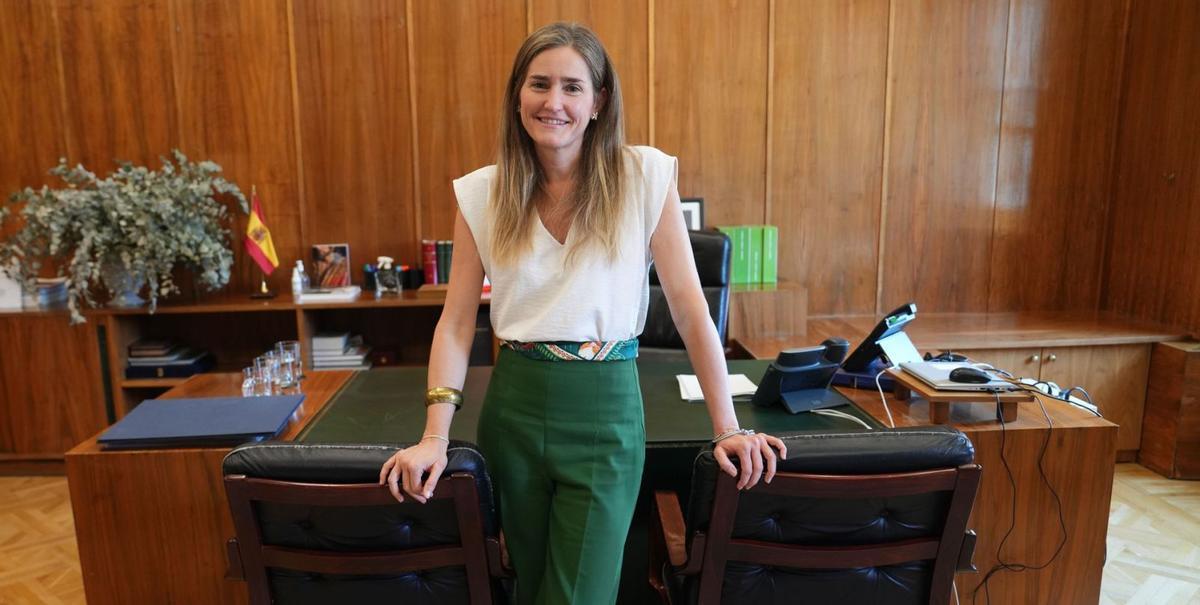 Sara Aagesen, vicepresidenta tercera i ministra per a la Transició Ecològica: "La lliçó és que s’ha de reforçar la supervisió dels operadors elèctrics" Sara Aagesen, vicepresidenta tercera i ministra per a la Transició Ecològica: "La lliçó és que s’ha de reforçar la supervisió dels operadors elèctrics"