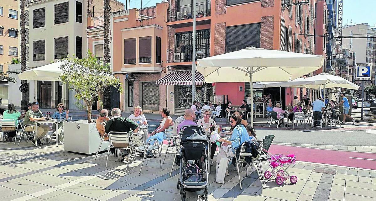 La taberna Lidón 20 se ubica en un espacio privilegiado en la renovada avenida Lidón de la capital de la Plana y dispone de varias mesas en las que disfrutar de un ágape.