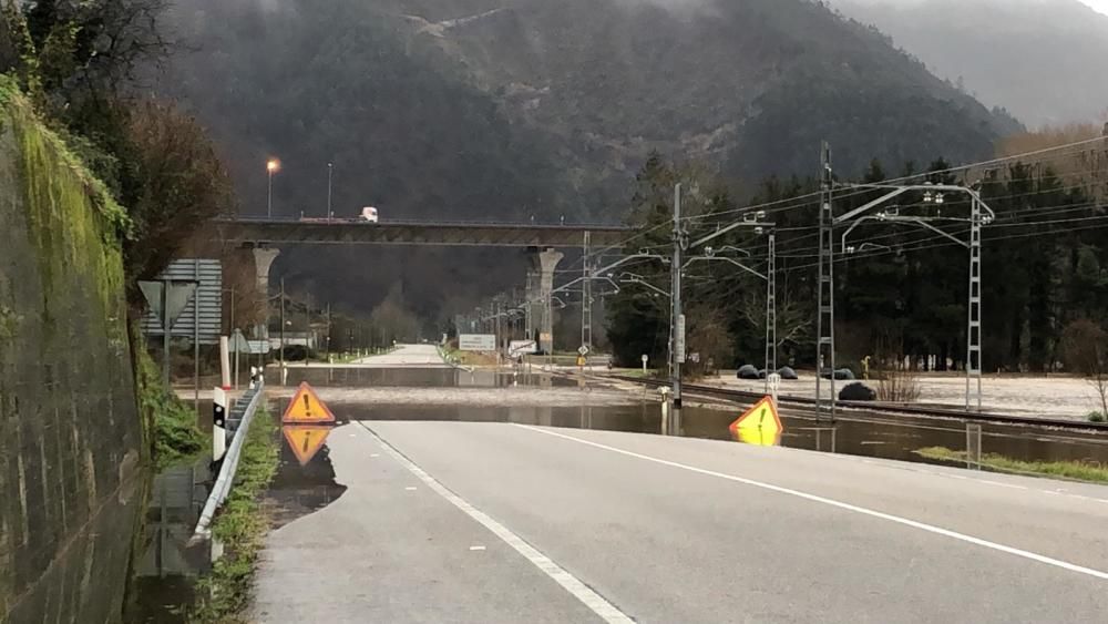 Temporal en Asturias: Segundo día de riadas y desperfectos en Asturias