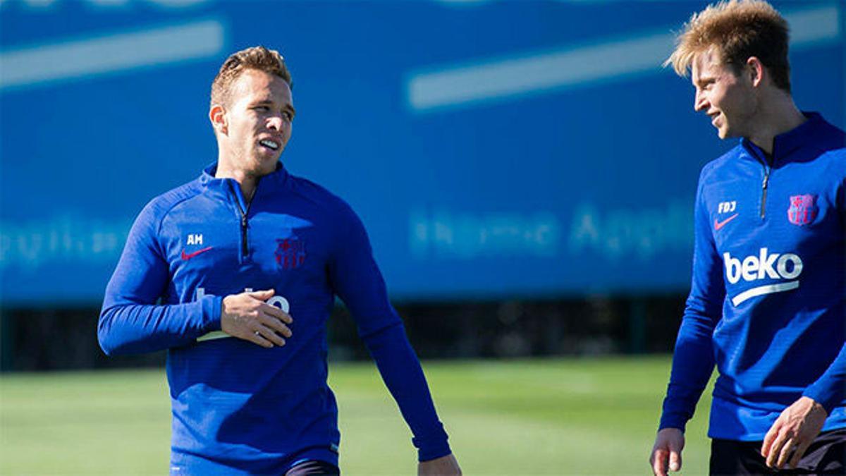 Rakitic, Arthur y de Jong se incorporan a los entrenamientos