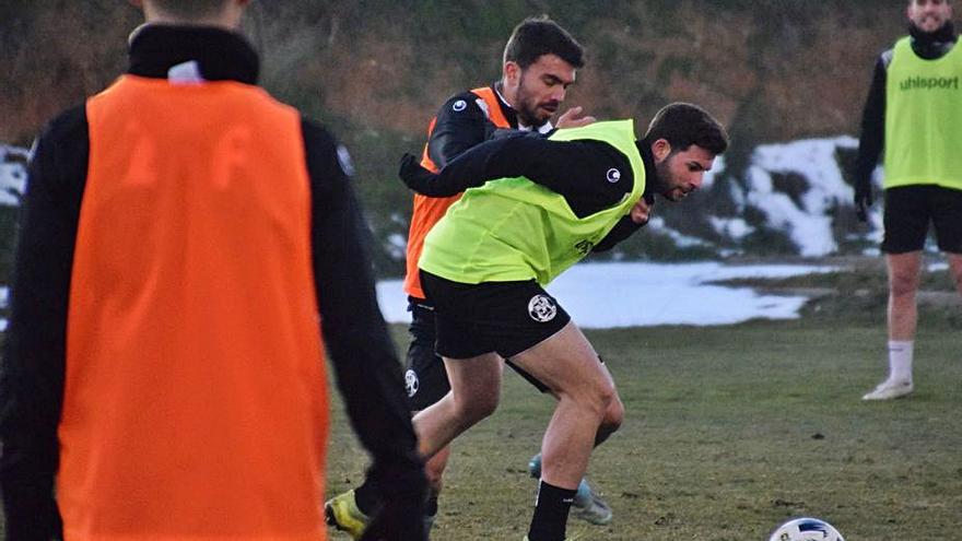 Asiel Mateo, en el entrenamiento de ayer. | ZCF