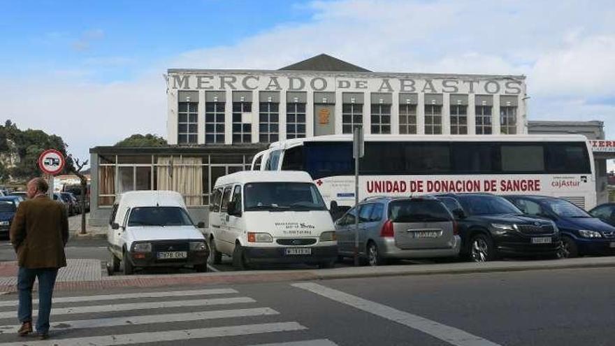 El autobús para donar sangre, ayer, en Ribadesella.