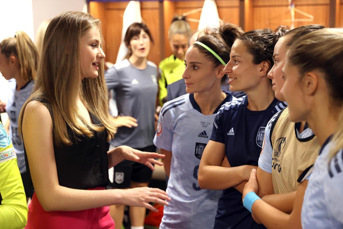 Partido de fútbol de la fase de grupos de la UEFA Women's Euro 2022 entre las selecciones nacionales de Dinamarca y España, en el Brentford Community Stadium de Londres, el 16 de julio del 2022