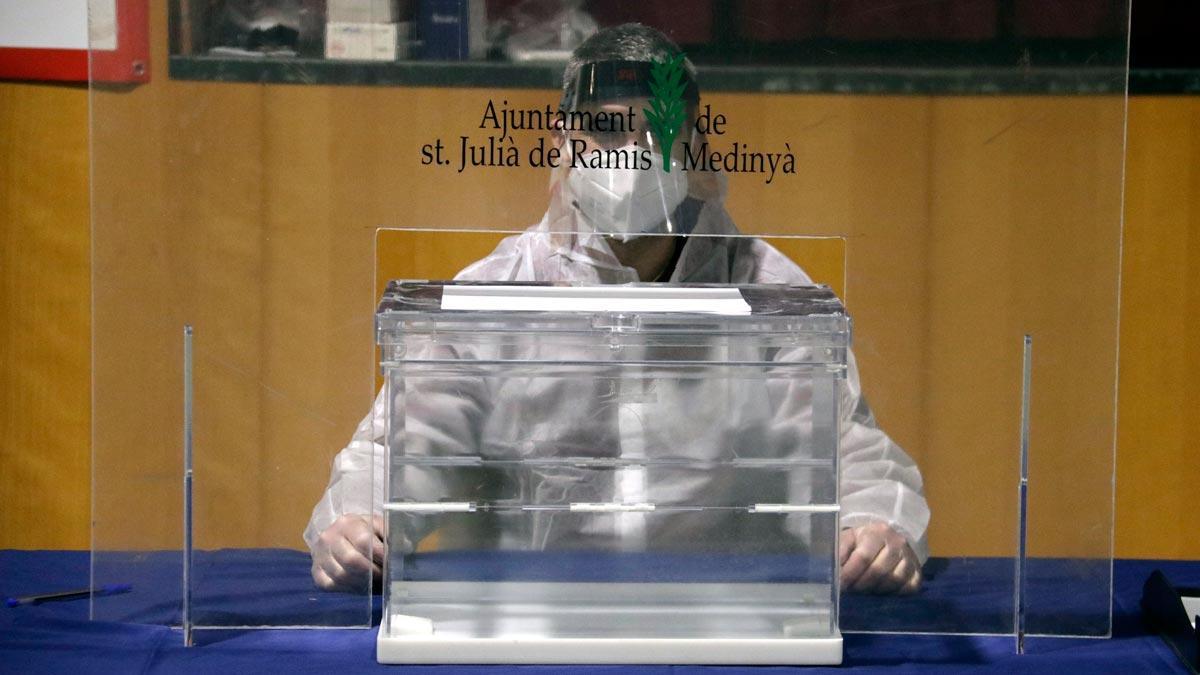 Simulacro de votación en Sant Julià de Ramis.