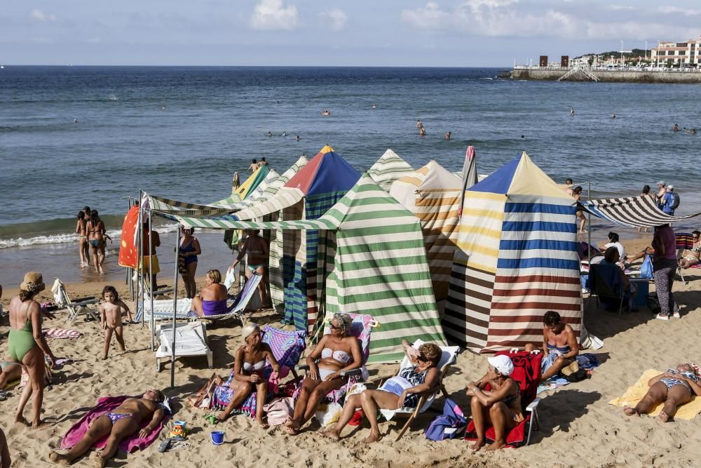 Último día de agosto en la playa de San Lorenzo