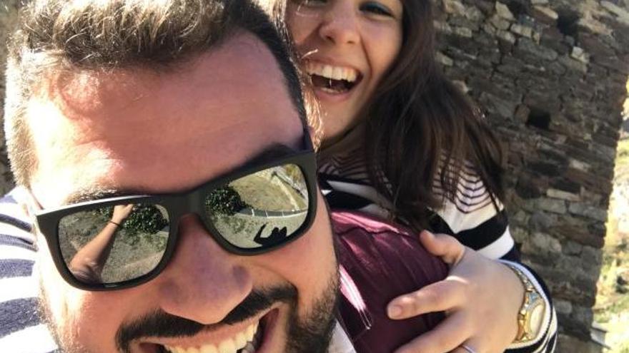 Unos novios de Valencia subastan invitaciones para asistir a su boda este verano