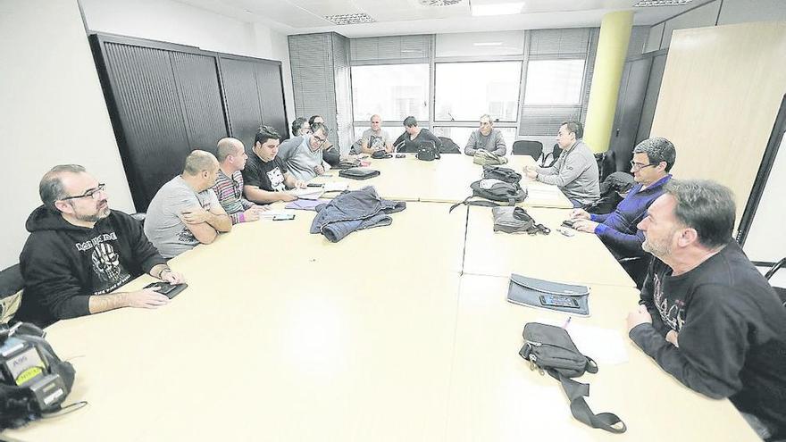 Una de las reuniones del comité y la dirección de la EMT.