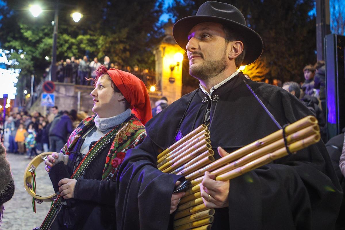 El Embajador Real y la entrega de cartas a las burritas llenan de ilusión las calles de Alcoy