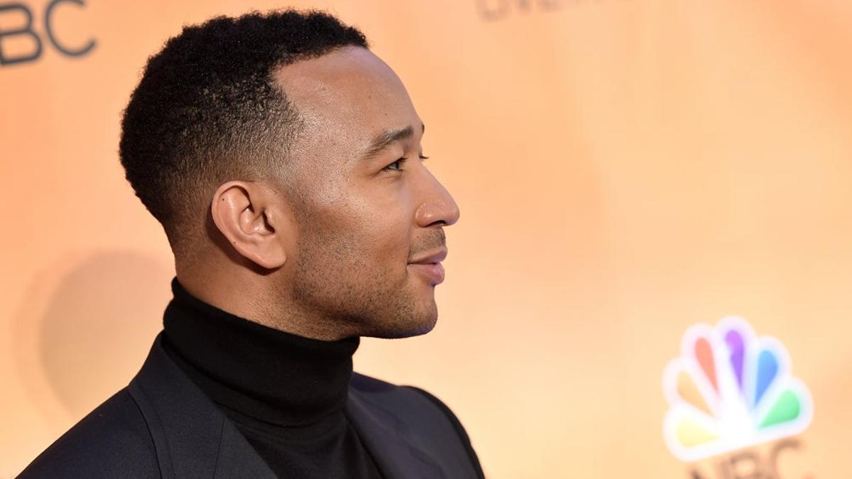 John Legend descalzo por la calle