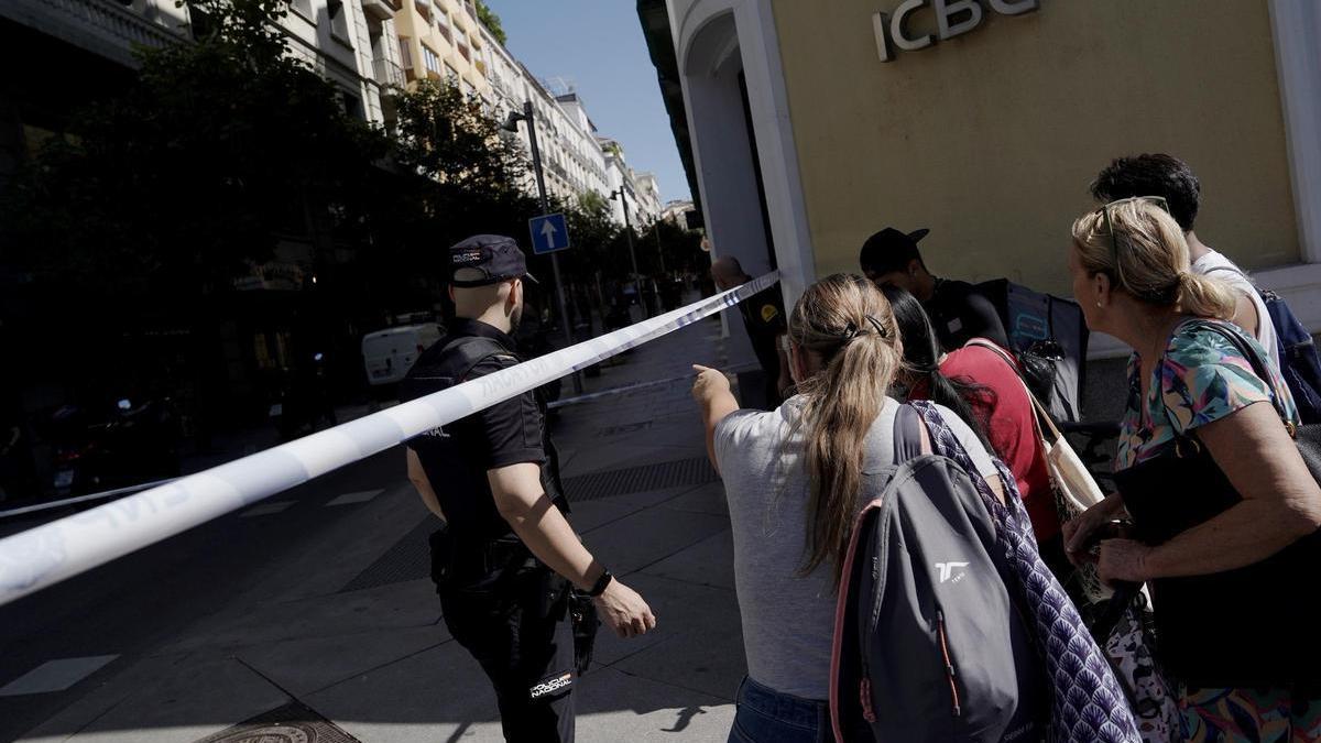 Amenaza de bomba en un edificio de la calle Recoletos.