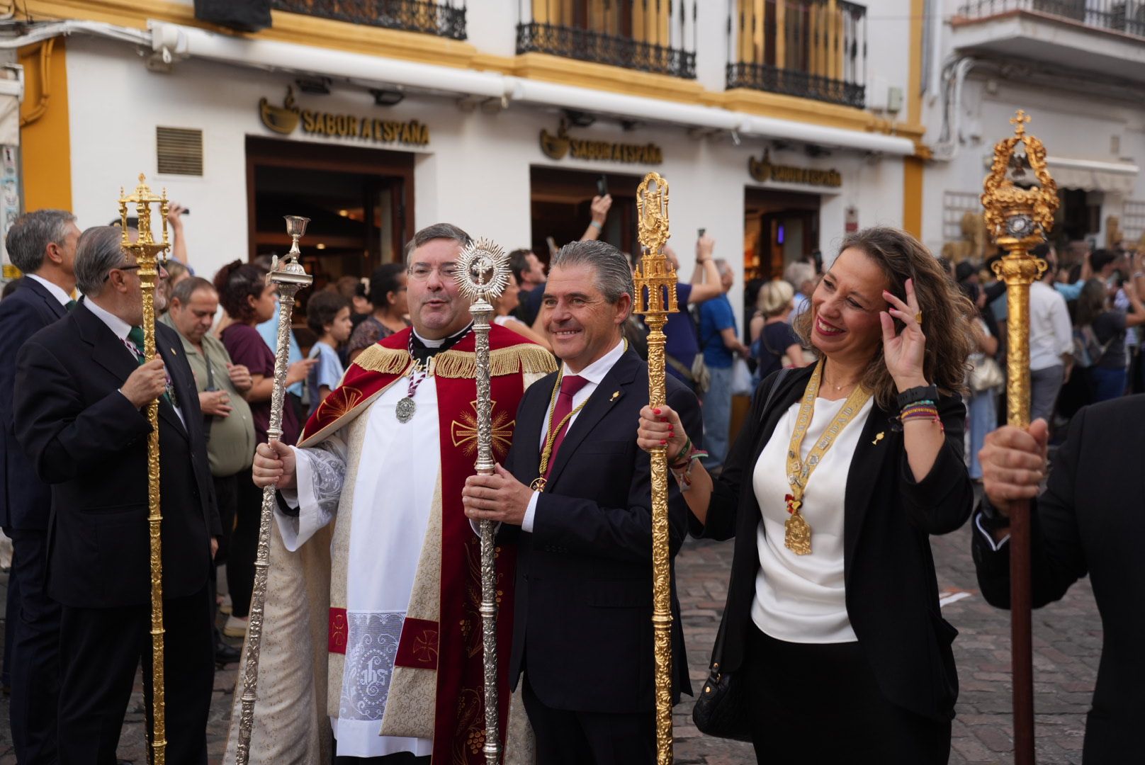 El regreso de La Cena a su templo, en imágenes