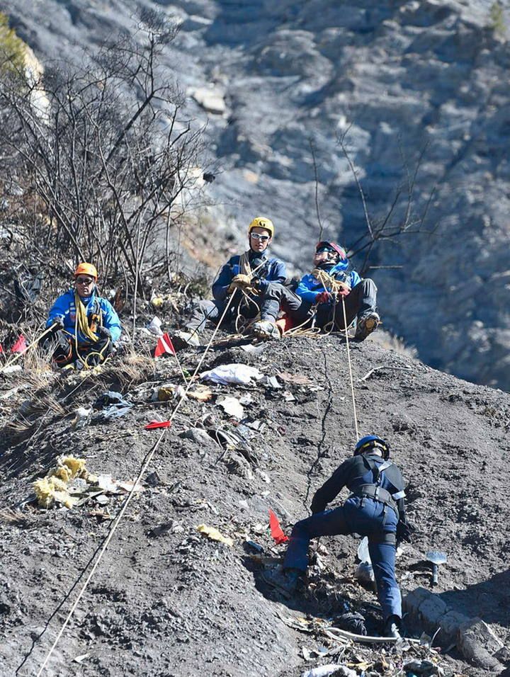 Los equipos especializados se vuelcan en las tareas de rescate