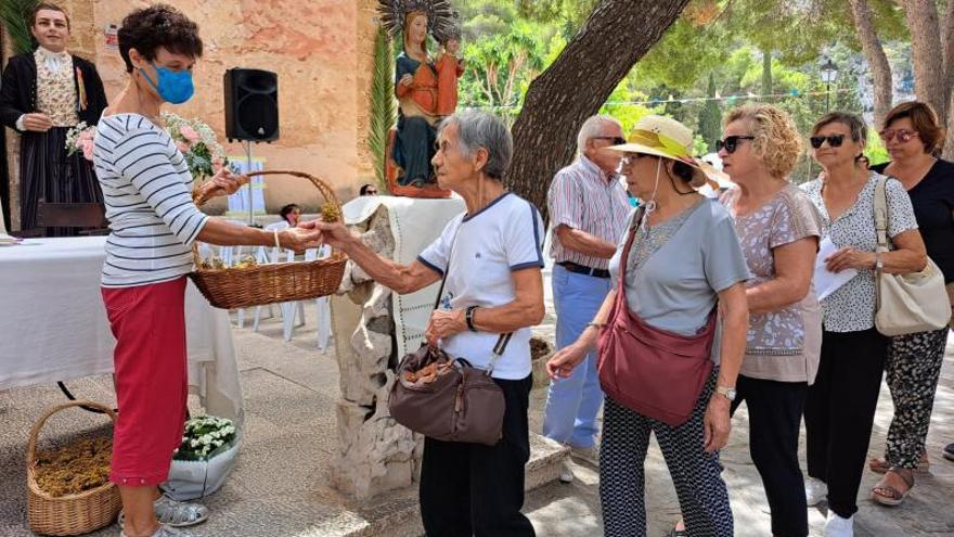 Honores a la ‘Mare de Déu de la Victòria’