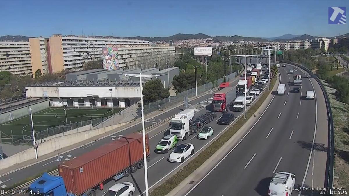 Tráfico en la Ronda Litoral en sentido Llobregat