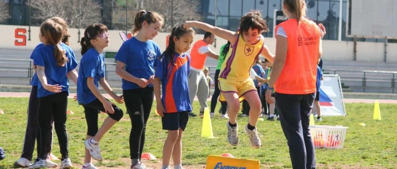 L&#039;esport en edat escolar té múltiples beneficis si es practica amb moderació.