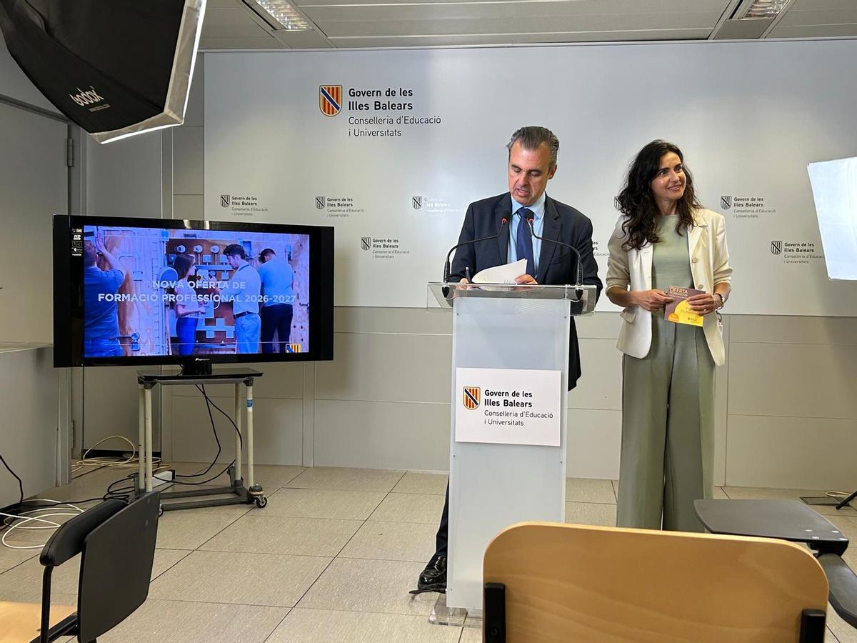 Vera y Salas, este miércoles en la Conselleria de Educación.