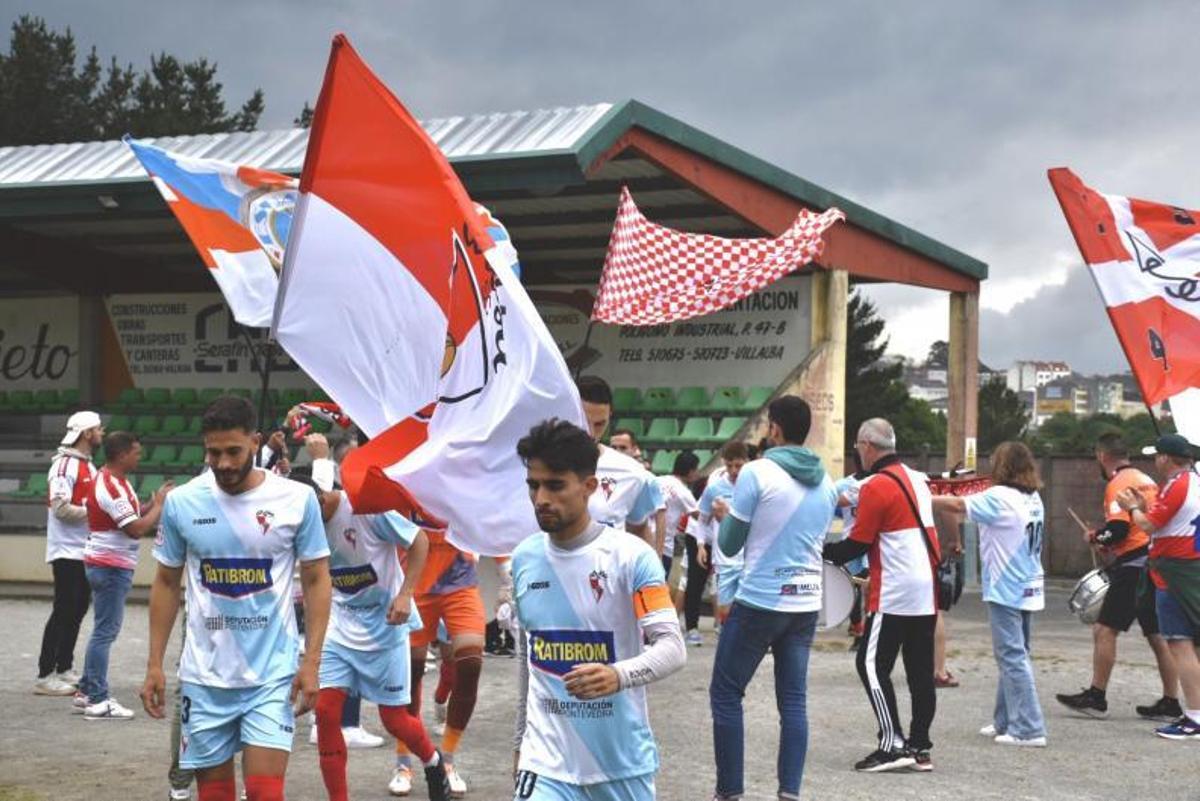 La afición vilagarciana se hizo notar en A Magdalena. | // FDV