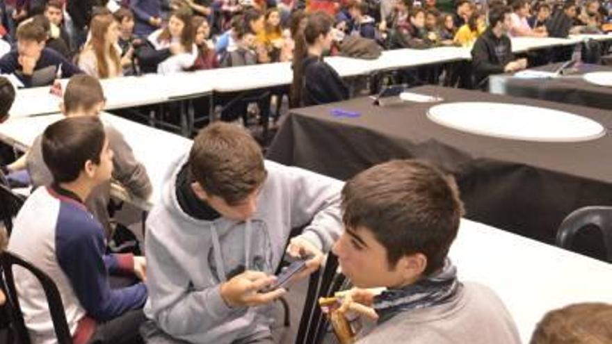 Multitudinaria asistencia al concurso de robótica del Campus de Alcoy.