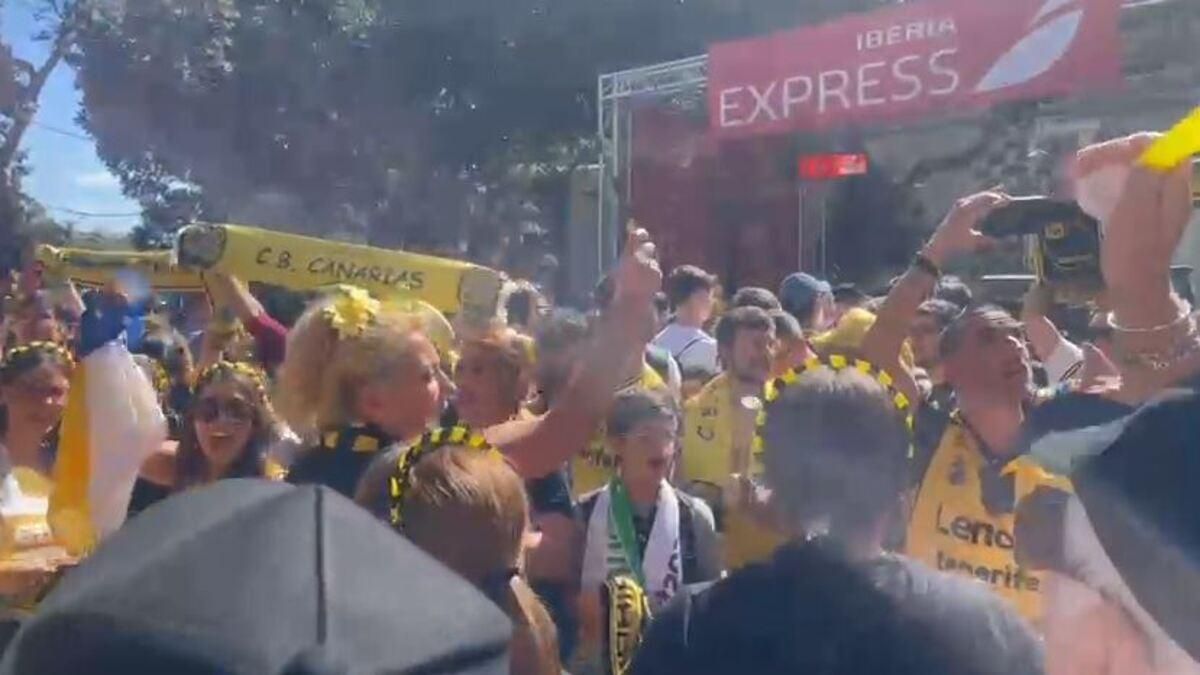 Miles de personas se dan cita en el Encuentro de Aficionados en la capital grancanaria.